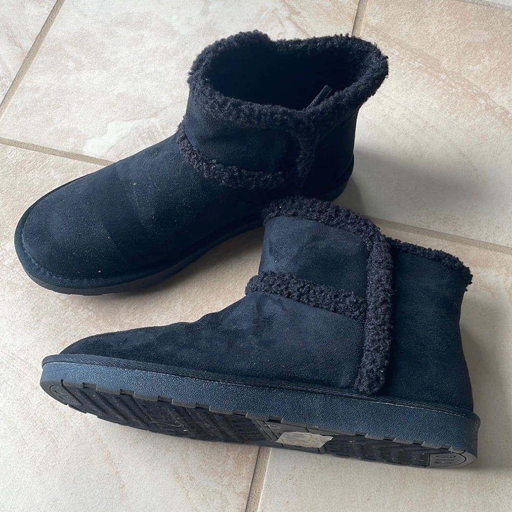 Black off brand uggs